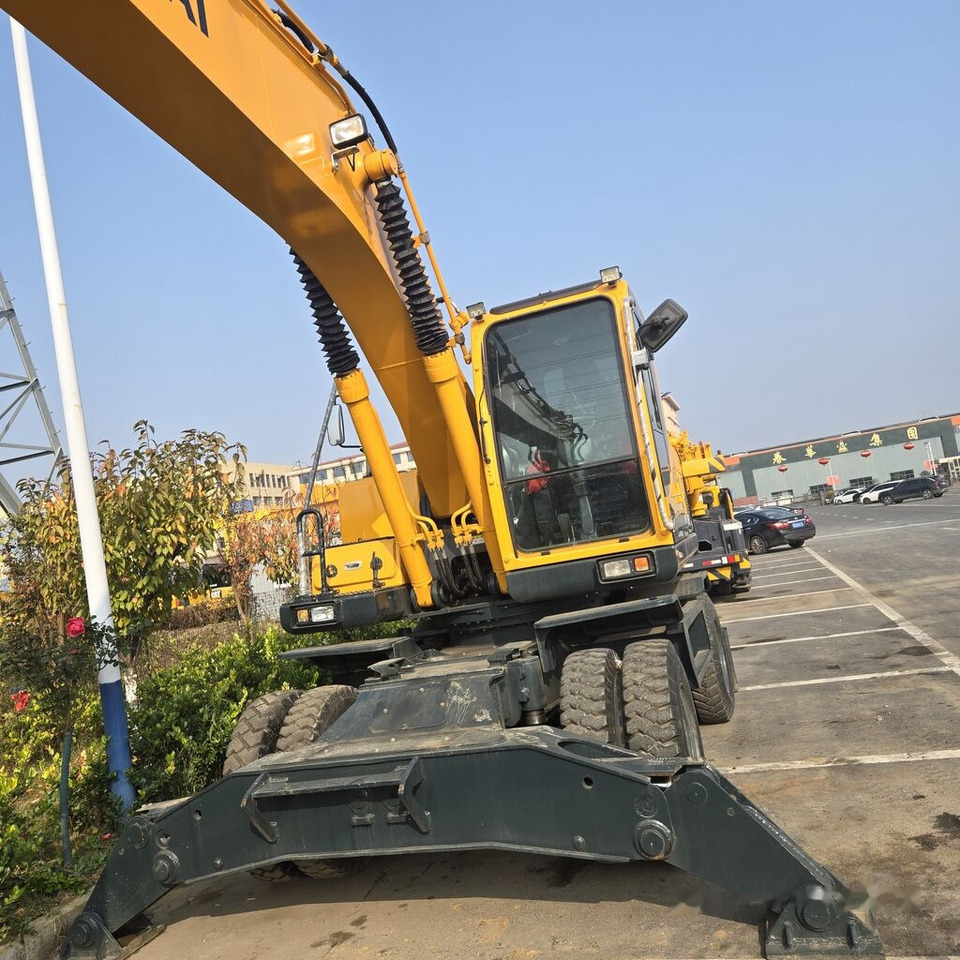 Hyundai R210W-9 - Kolesové rýpadlo: obrázok 4 Hyundai R210W-9 - Kolesové rýpadlo: obrázok 4