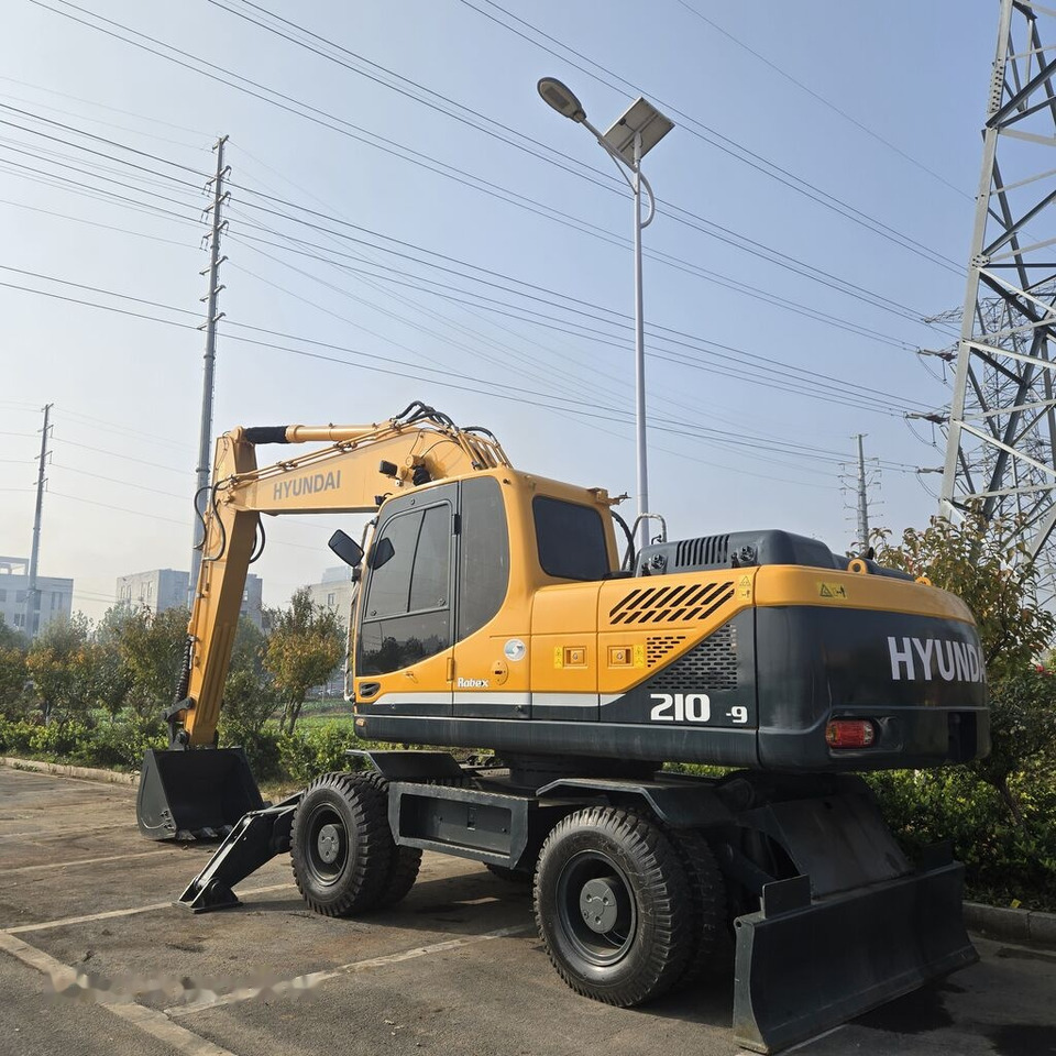 Hyundai R210W-9 - Kolesové rýpadlo: obrázok 1 Hyundai R210W-9 - Kolesové rýpadlo: obrázok 1