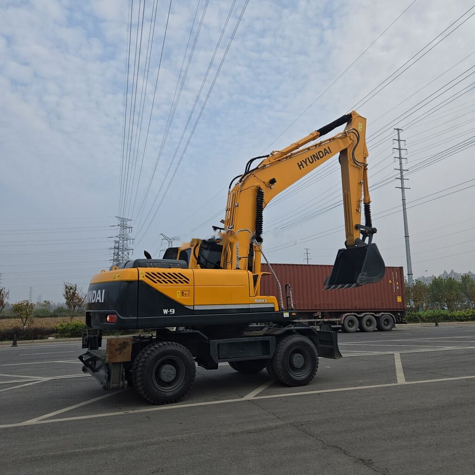 Hyundai R210W-9 - Kolesové rýpadlo: obrázok 2 Hyundai R210W-9 - Kolesové rýpadlo: obrázok 2
