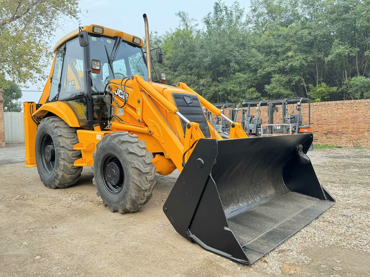 JCB 3CX - Rýpadlo-nakladač: obrázok 1 JCB 3CX - Rýpadlo-nakladač: obrázok 1