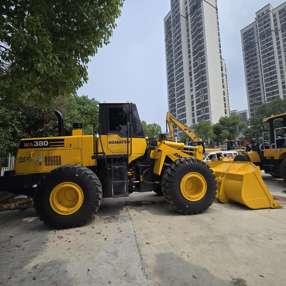 KOMATSU WA380 - Kolesový nakladač: obrázok 1 KOMATSU WA380 - Kolesový nakladač: obrázok 1