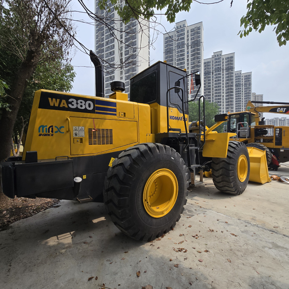 KOMATSU WA380 - Kolesový nakladač: obrázok 2 KOMATSU WA380 - Kolesový nakladač: obrázok 2