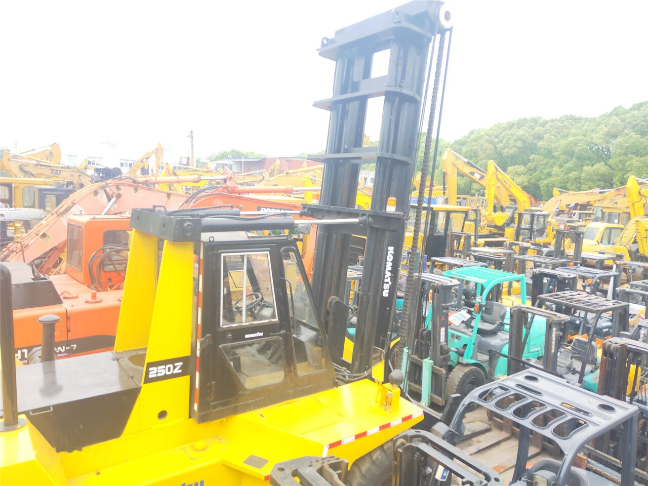 Komatsu FD250 - Dieselový vysokozdvižný vozík: obrázok 4 Komatsu FD250 - Dieselový vysokozdvižný vozík: obrázok 4