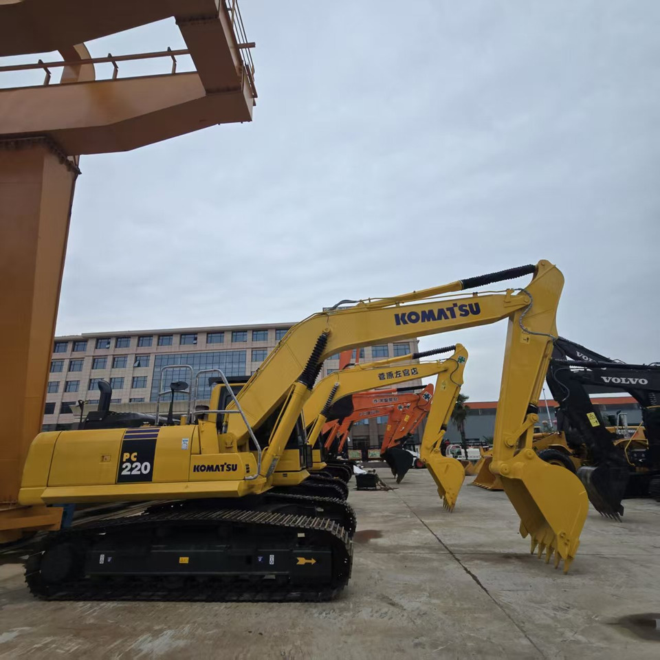 Komatsu PC220-8 - Pásové rýpadlo: obrázok 3 Komatsu PC220-8 - Pásové rýpadlo: obrázok 3
