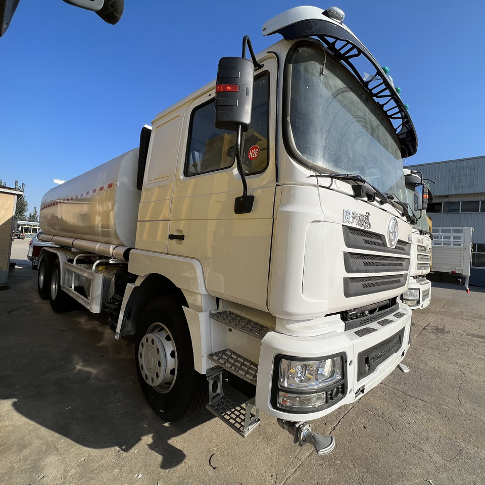 SHACMAN F3000 Water Truck - Nákladné auto: obrázok 3 SHACMAN F3000 Water Truck - Nákladné auto: obrázok 3
