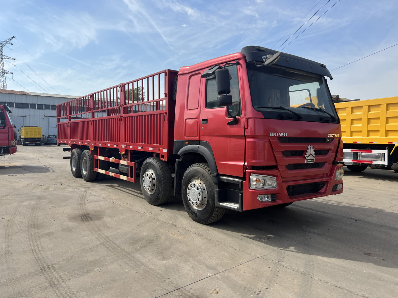 SINOTRUK HOWO 8*4 Fence Truck - Nákladné auto: obrázok 1 SINOTRUK HOWO 8*4 Fence Truck - Nákladné auto: obrázok 1