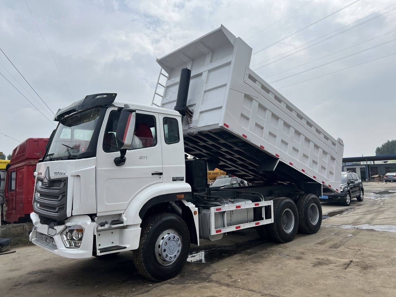SINOTRUK HOHAN 6x4 - Sklápač: obrázok 2 SINOTRUK HOHAN 6x4 - Sklápač: obrázok 2
