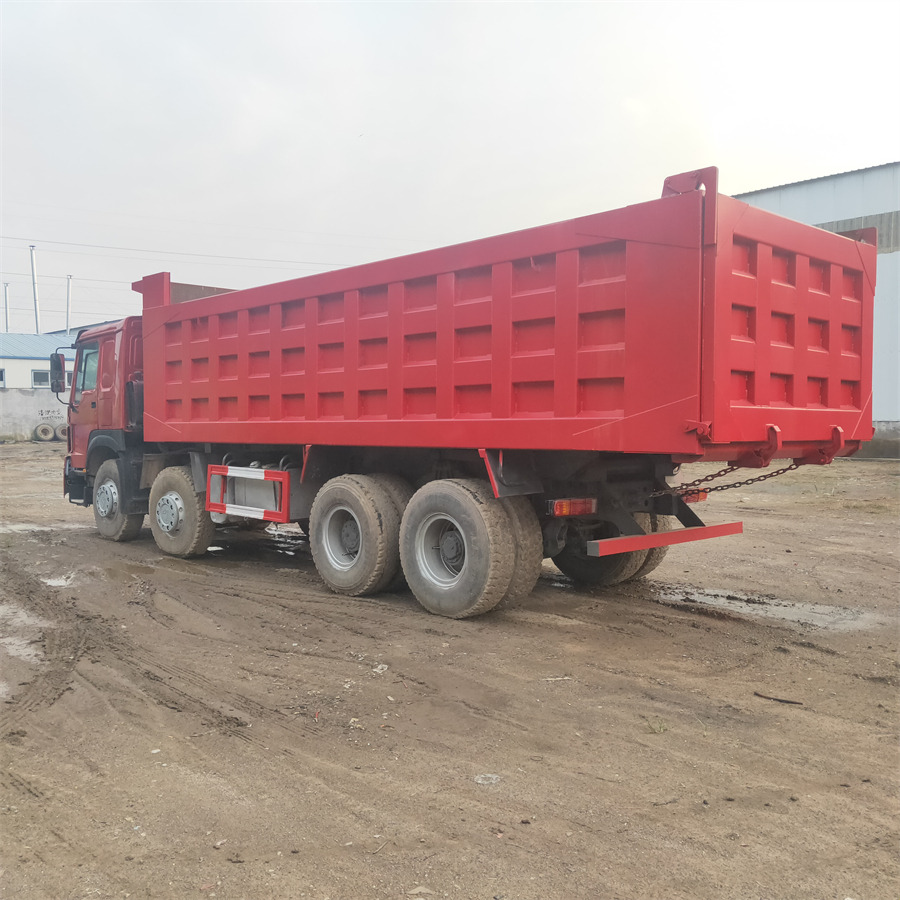 SINOTRUK HOWO - Sklápač: obrázok 4 SINOTRUK HOWO - Sklápač: obrázok 4