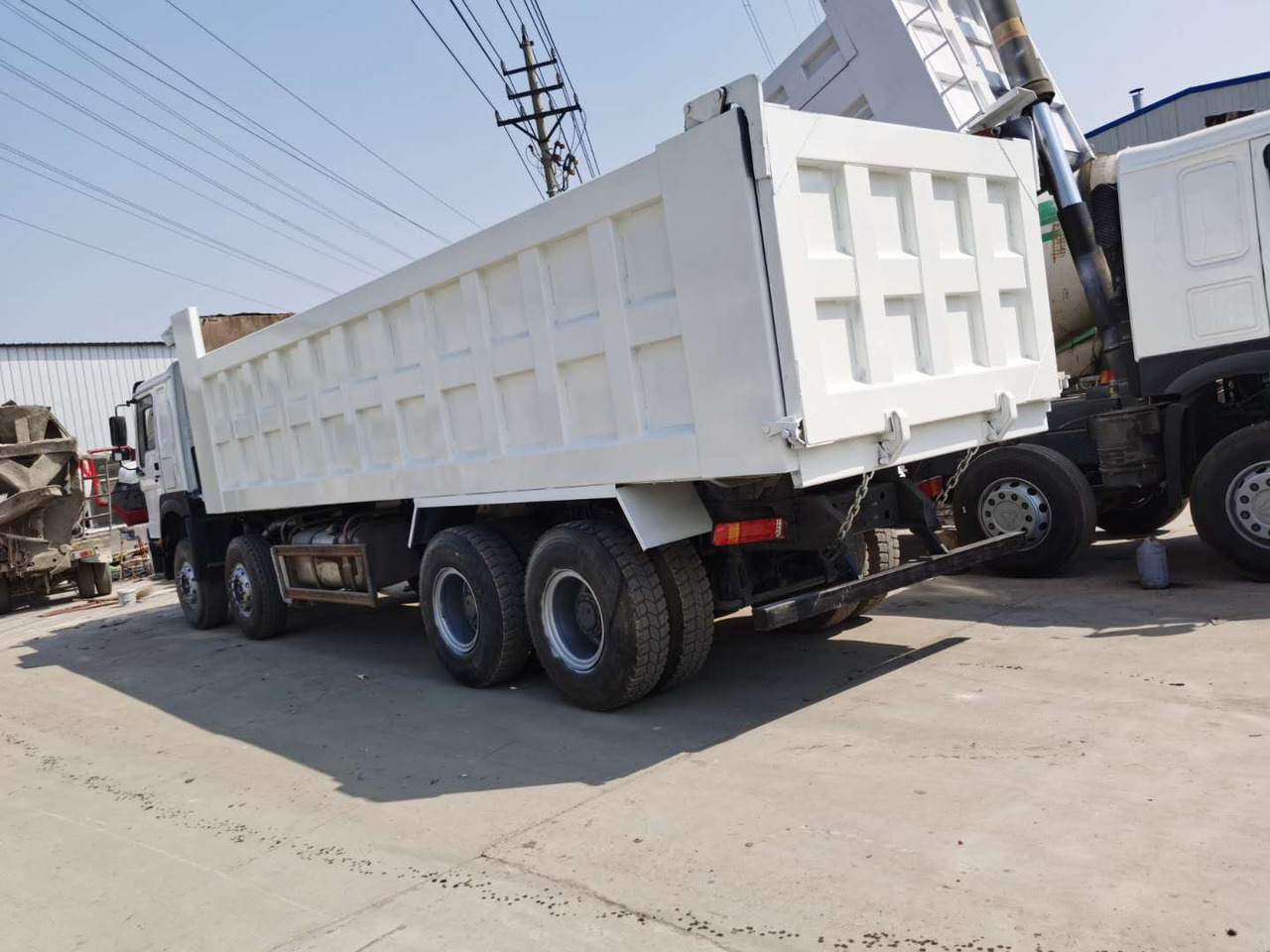 SINOTRUK HOWO - Sklápač: obrázok 3 SINOTRUK HOWO - Sklápač: obrázok 3