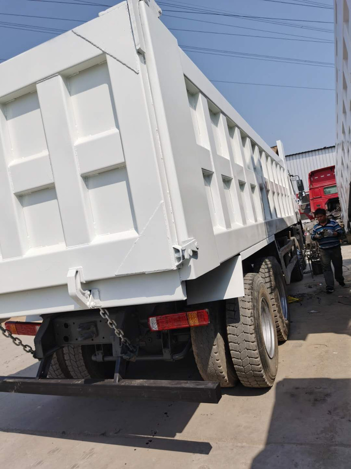 SINOTRUK HOWO - Sklápač: obrázok 4 SINOTRUK HOWO - Sklápač: obrázok 4