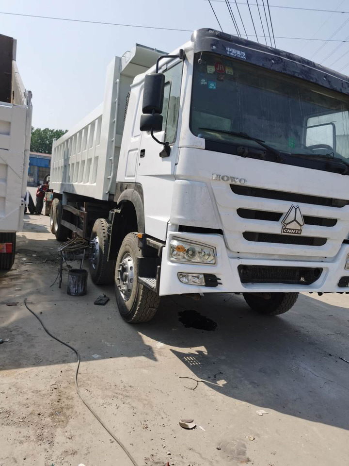 SINOTRUK HOWO - Sklápač: obrázok 4 SINOTRUK HOWO - Sklápač: obrázok 4
