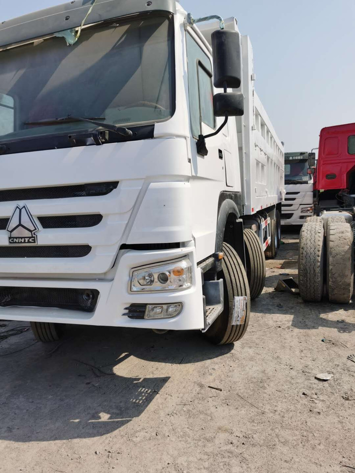 SINOTRUK HOWO - Sklápač: obrázok 1 SINOTRUK HOWO - Sklápač: obrázok 1