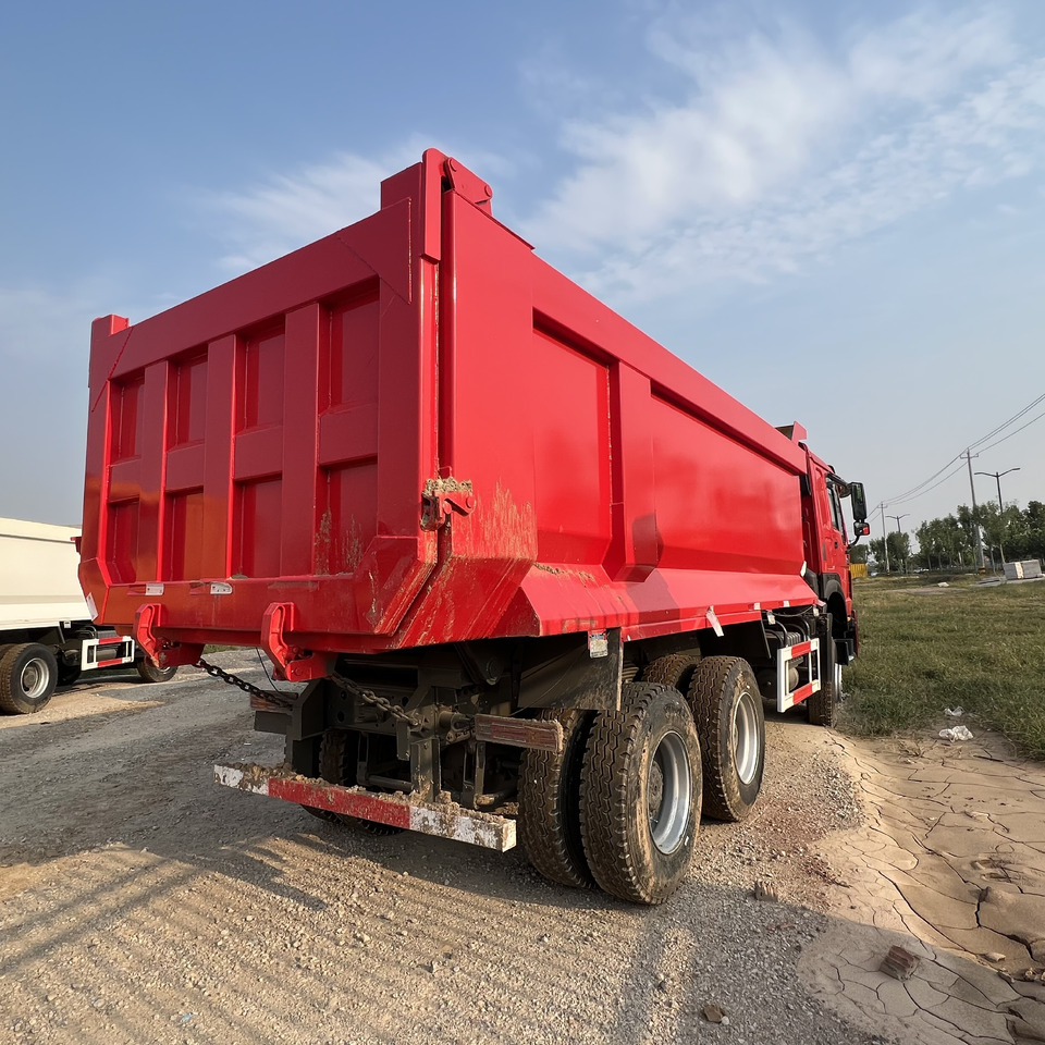 SINOTRUK HOWO - Skříňový nákladní auto: obrázok 2 SINOTRUK HOWO - Skříňový nákladní auto: obrázok 2