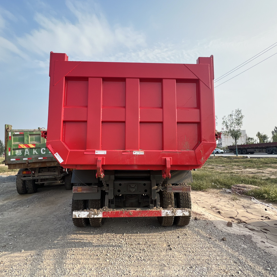 SINOTRUK HOWO - Skříňový nákladní auto: obrázok 3 SINOTRUK HOWO - Skříňový nákladní auto: obrázok 3