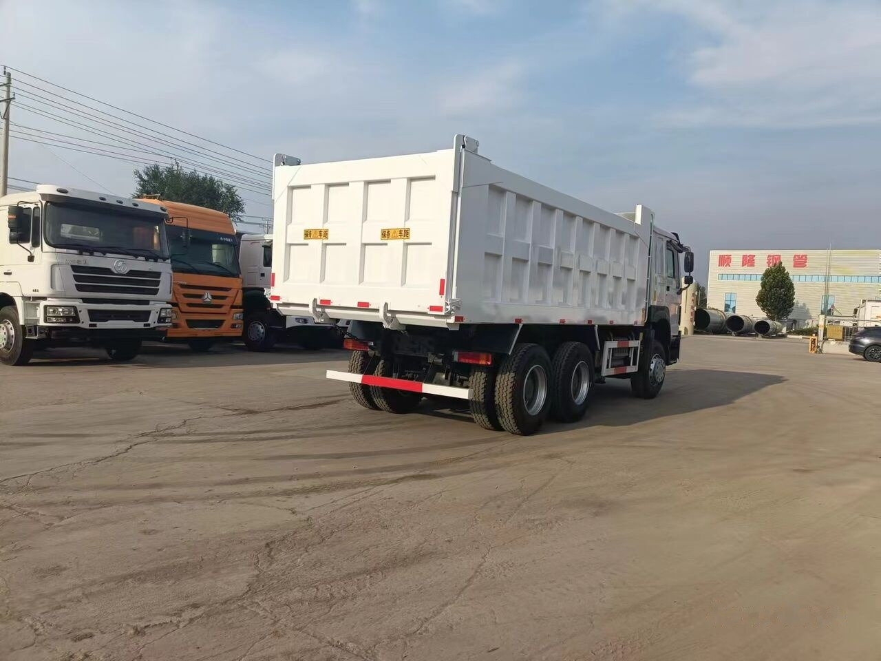 Sinotruk Howo 6*4 - Sklápač: obrázok 2 Sinotruk Howo 6*4 - Sklápač: obrázok 2