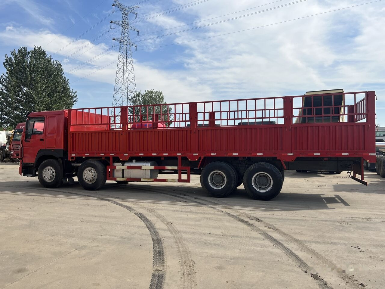 Sinotruk Howo Howo 8*4 - Valníkový/ Plošinový nákladný automobil: obrázok 3 Sinotruk Howo Howo 8*4 - Valníkový/ Plošinový nákladný automobil: obrázok 3