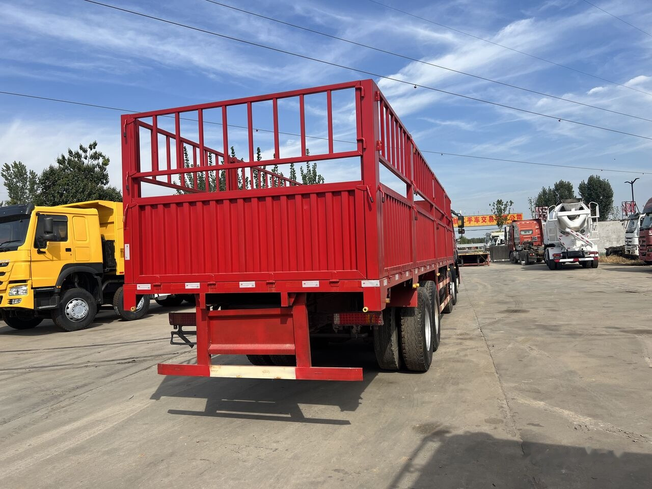 Sinotruk Howo Howo 8*4 - Valníkový/ Plošinový nákladný automobil: obrázok 4 Sinotruk Howo Howo 8*4 - Valníkový/ Plošinový nákladný automobil: obrázok 4