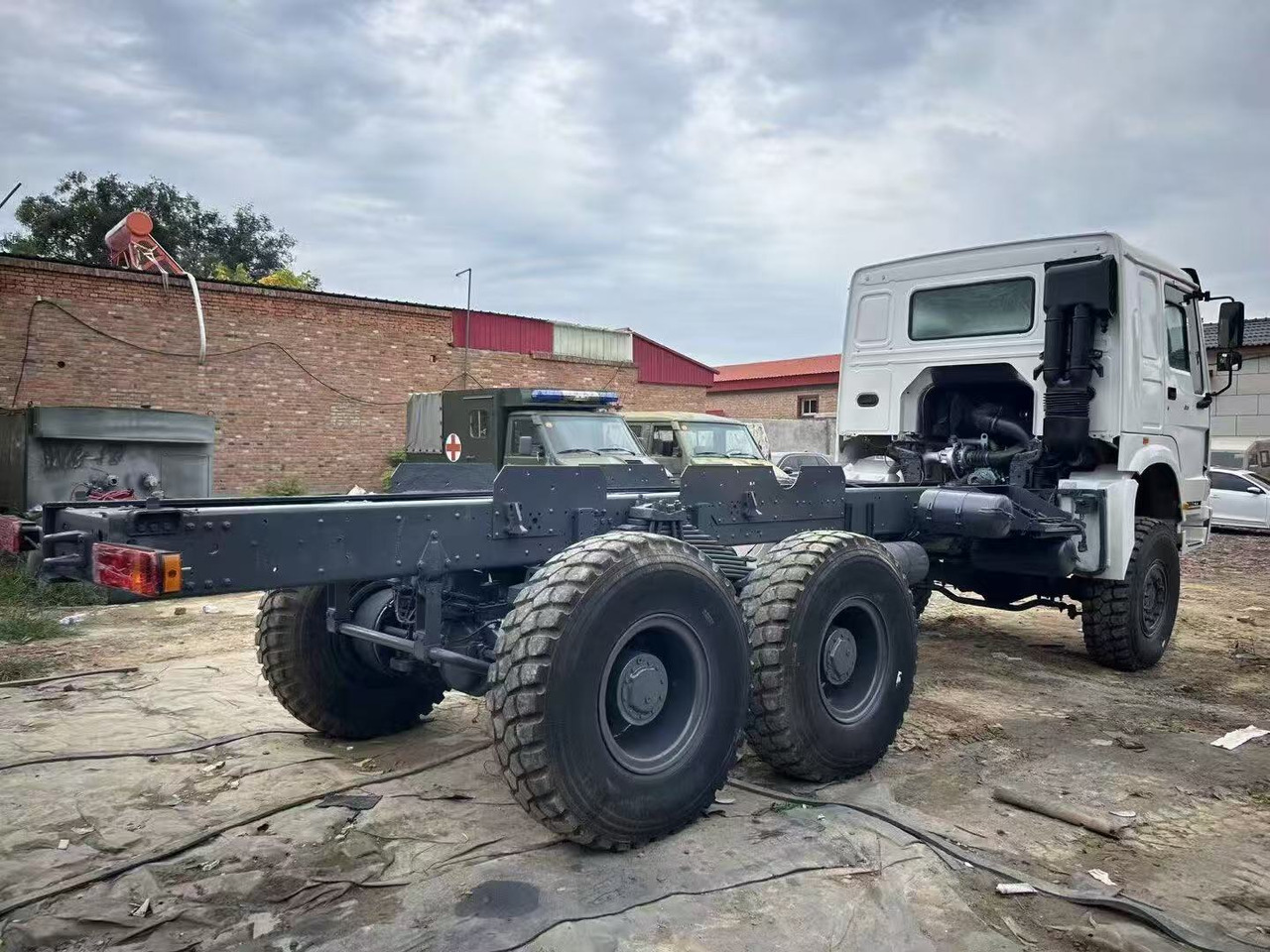 SINOTRUK HOWO - Ťahač: obrázok 3 SINOTRUK HOWO - Ťahač: obrázok 3