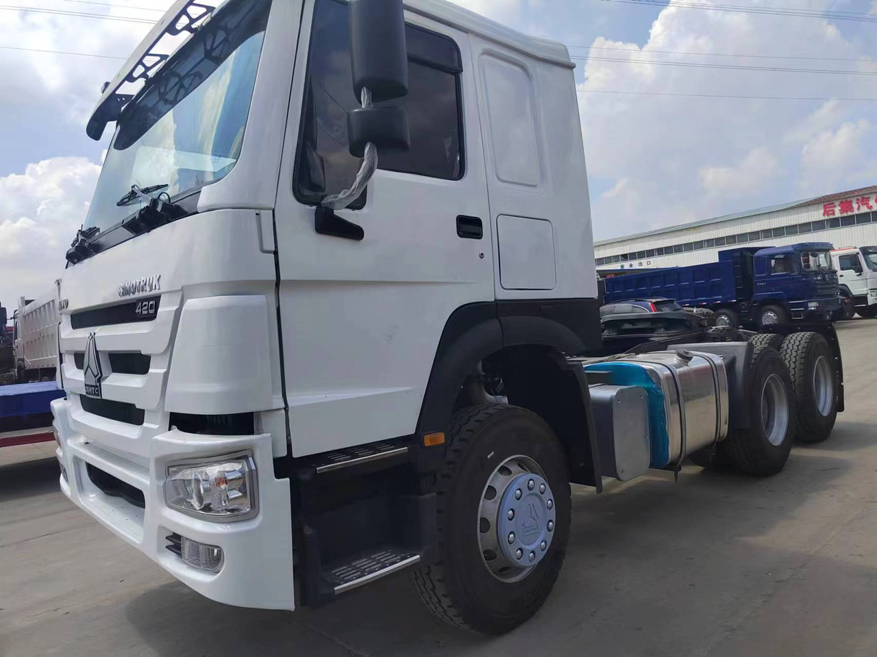 SINOTRUK HOWO trailer head - Ťahač: obrázok 4 SINOTRUK HOWO trailer head - Ťahač: obrázok 4