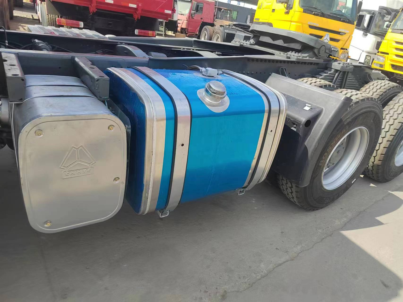 SINOTRUK HOWO trailer head - Ťahač: obrázok 5 SINOTRUK HOWO trailer head - Ťahač: obrázok 5