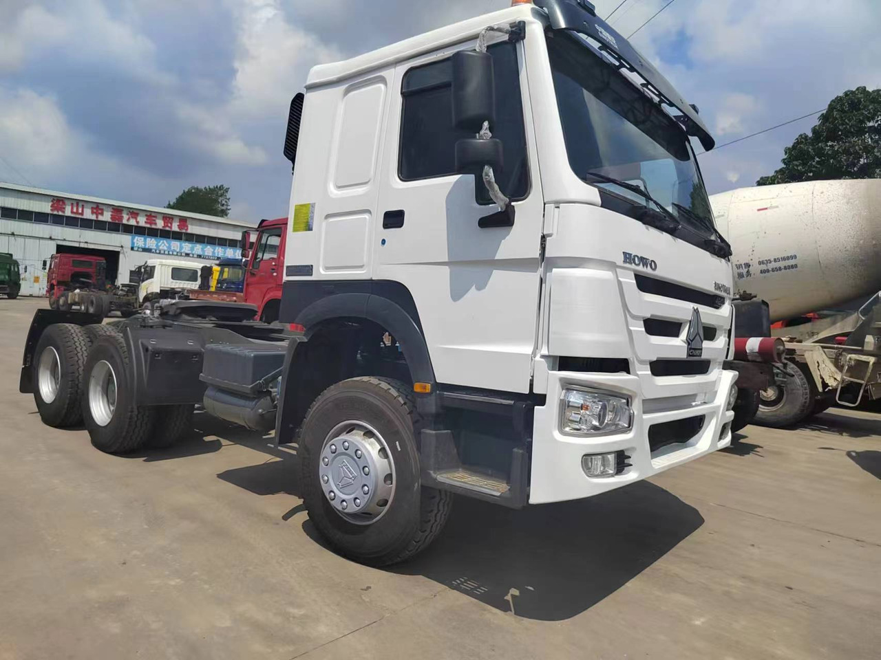 SINOTRUK HOWO trailer head - Ťahač: obrázok 2 SINOTRUK HOWO trailer head - Ťahač: obrázok 2