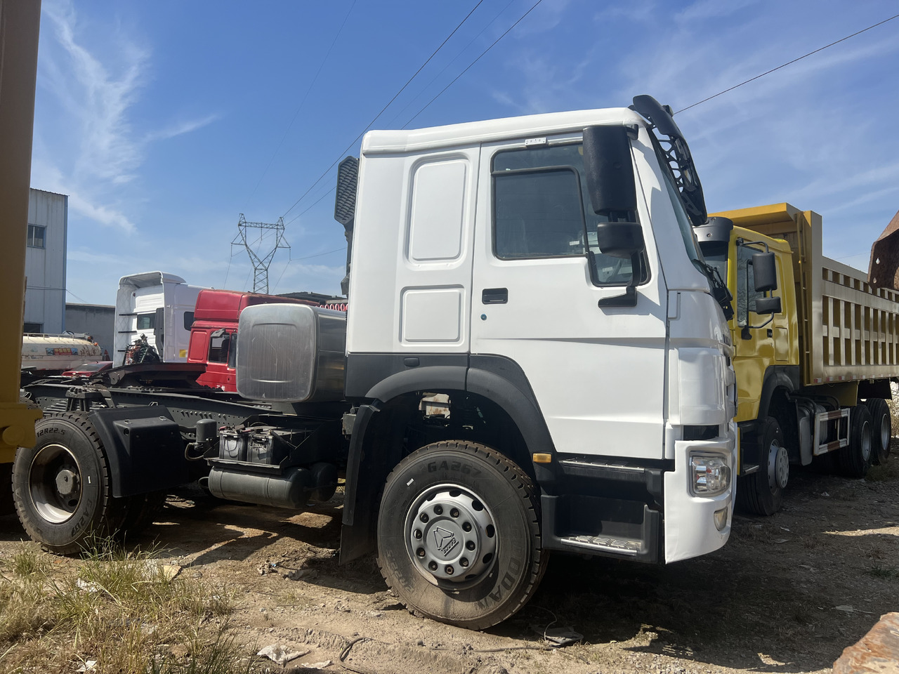 SINOTRUK HOWO trailer head - Ťahač: obrázok 3 SINOTRUK HOWO trailer head - Ťahač: obrázok 3