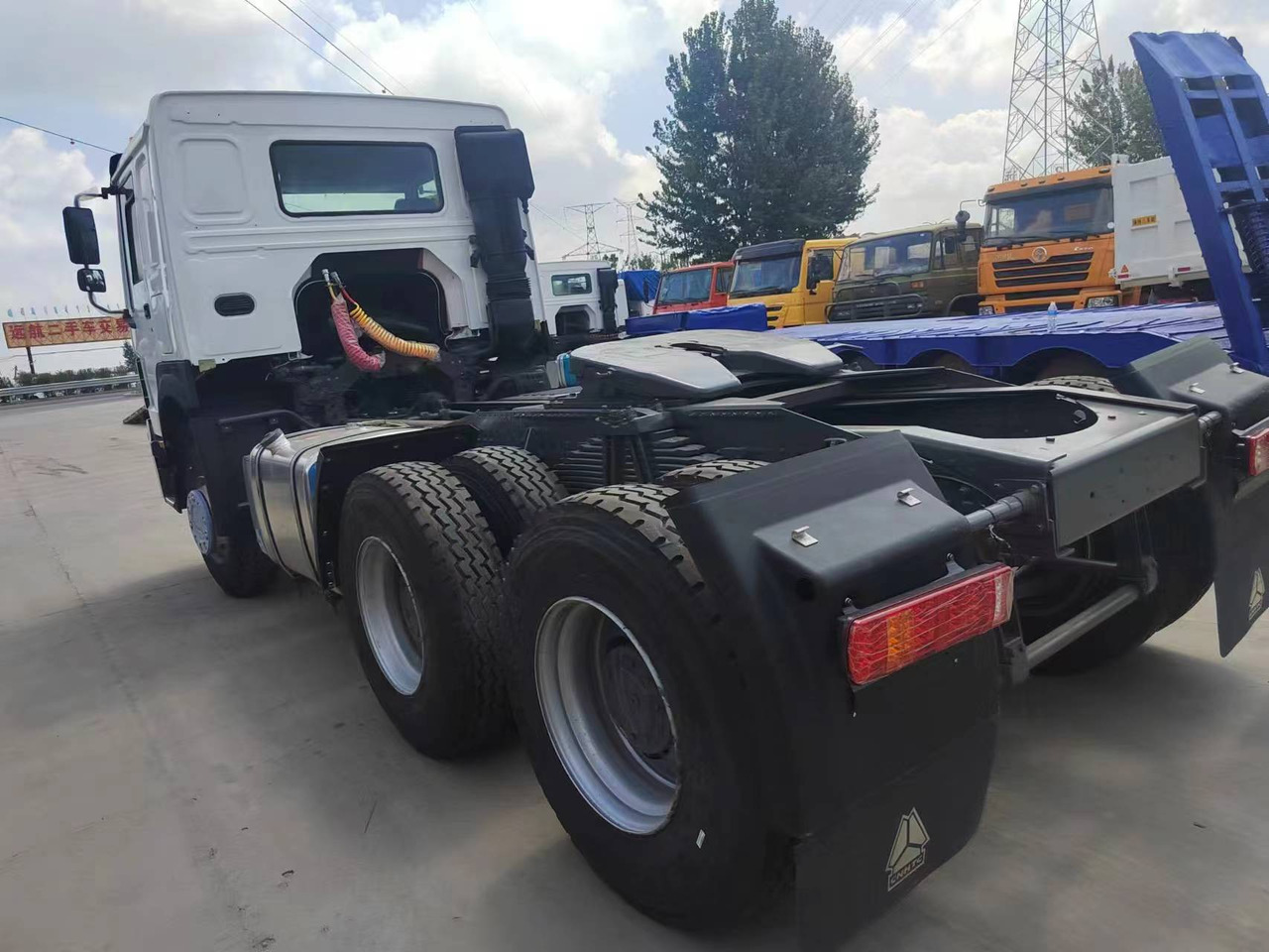 SINOTRUK HOWO trailer head - Ťahač: obrázok 5 SINOTRUK HOWO trailer head - Ťahač: obrázok 5