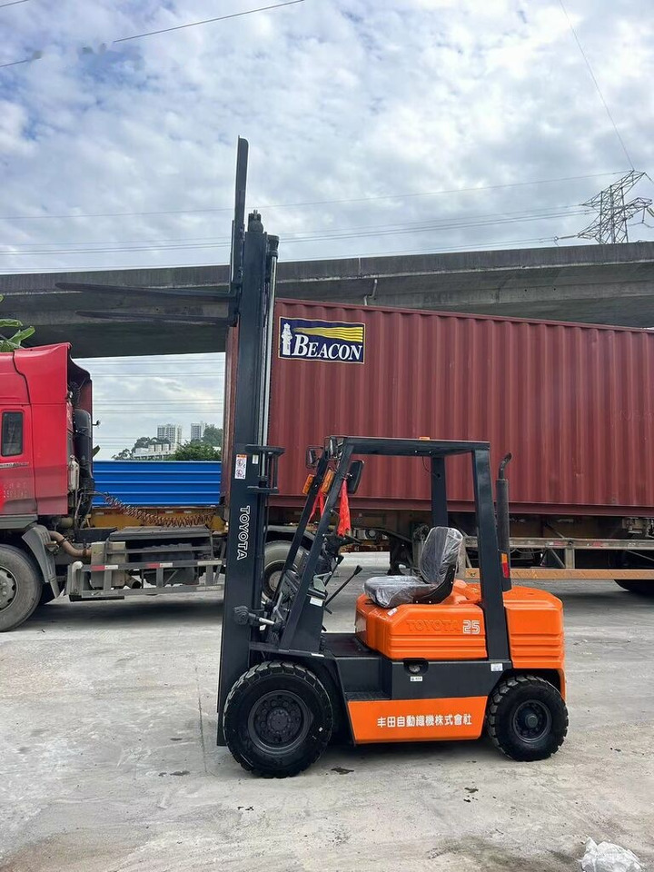 Toyota FD25 - Dieselový vysokozdvižný vozík: obrázok 2 Toyota FD25 - Dieselový vysokozdvižný vozík: obrázok 2