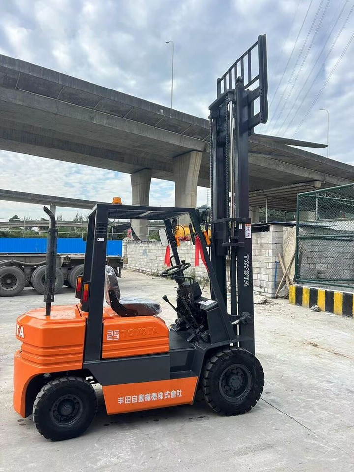 Toyota FD25 - Dieselový vysokozdvižný vozík: obrázok 5 Toyota FD25 - Dieselový vysokozdvižný vozík: obrázok 5