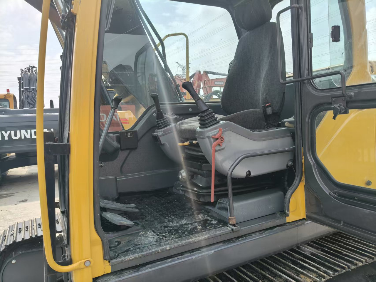 Volvo EC140DL - Pásové rýpadlo: obrázok 5 Volvo EC140DL - Pásové rýpadlo: obrázok 5