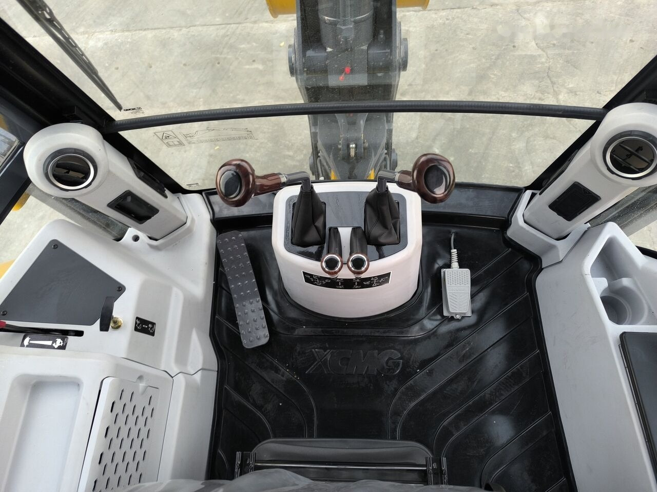 Nový Rýpadlo-nakladač XCMG XT870K: obrázok 9