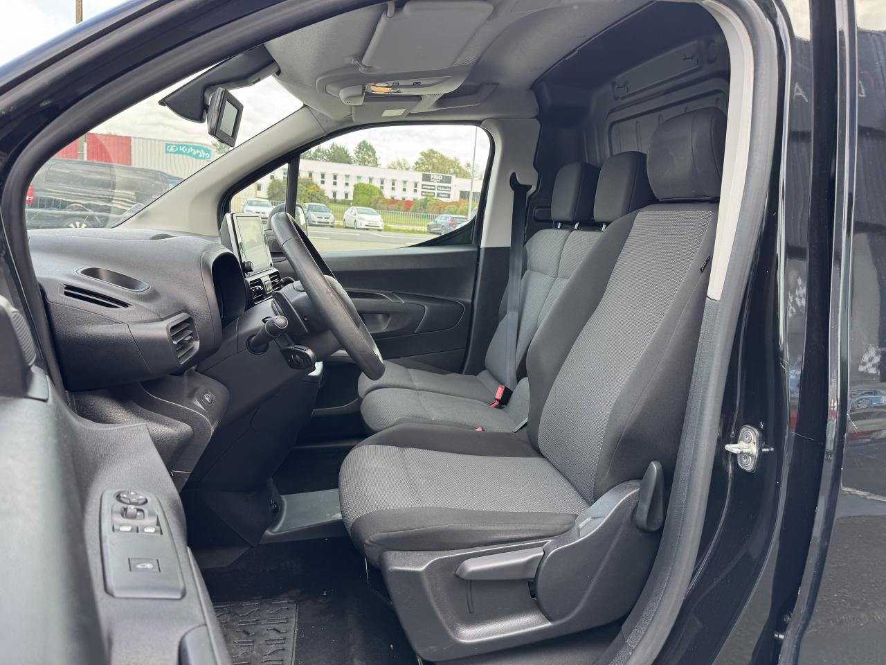 CITROEN Berlingo 1.5 BlueHDi S&S - 130 - BV EAT8  III FOURGON Fourgon M Driver 650 kg PHASE 1 - Furgon: obrázok 4 CITROEN Berlingo 1.5 BlueHDi S&S - 130 - BV EAT8  III FOURGON Fourgon M Driver 650 kg PHASE 1 - Furgon: obrázok 4