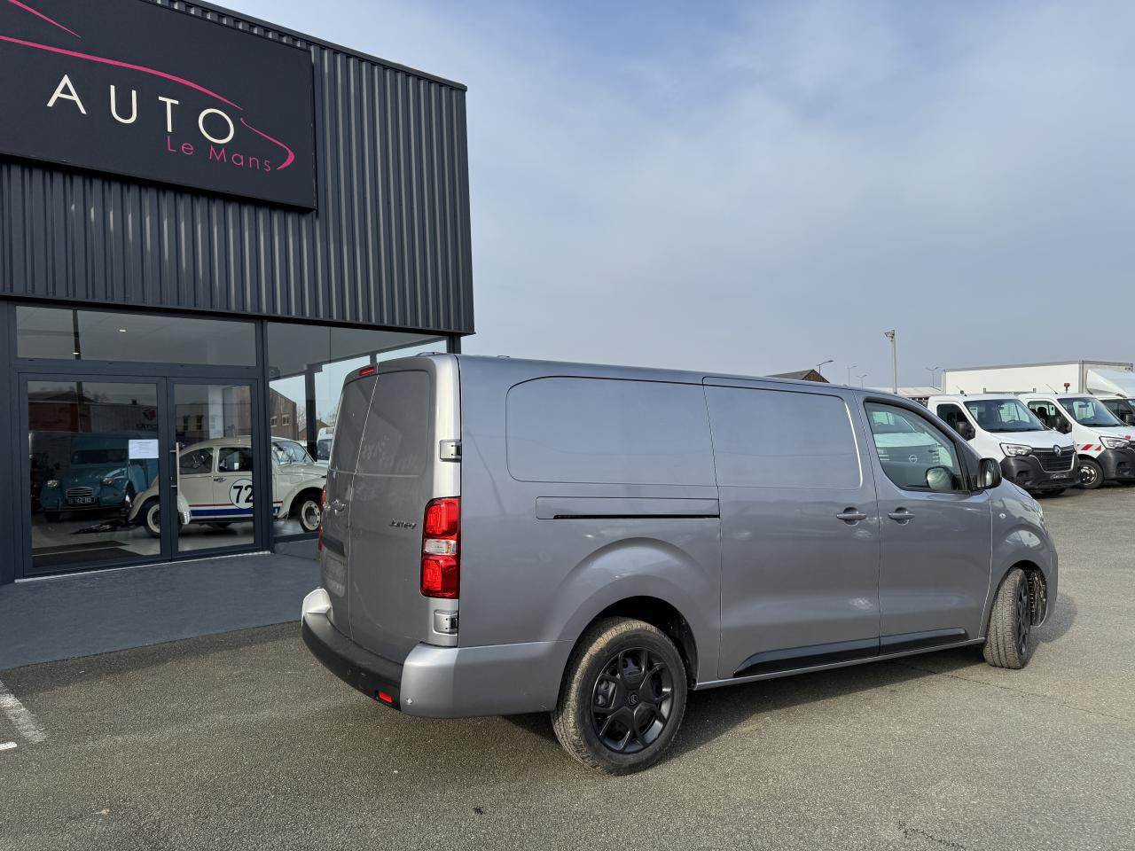 CITROEN Jumpy XL 2.0 BlueHDi - 180 S&S - BV EAT8  III FOURGON . PHASE 2 - Furgon: obrázok 5 CITROEN Jumpy XL 2.0 BlueHDi - 180 S&S - BV EAT8  III FOURGON . PHASE 2 - Furgon: obrázok 5