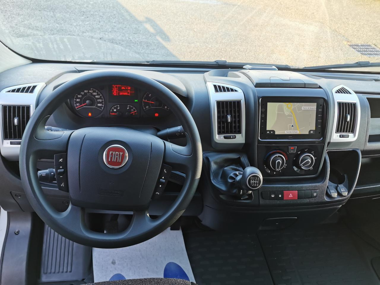 FIAT DUCATO 3T5 CAISSE + HAYON 2.3 MJT 140CH PRO LOUNGE - Dodávka skriňová nadstavba: obrázok 4 FIAT DUCATO 3T5 CAISSE + HAYON 2.3 MJT 140CH PRO LOUNGE - Dodávka skriňová nadstavba: obrázok 4