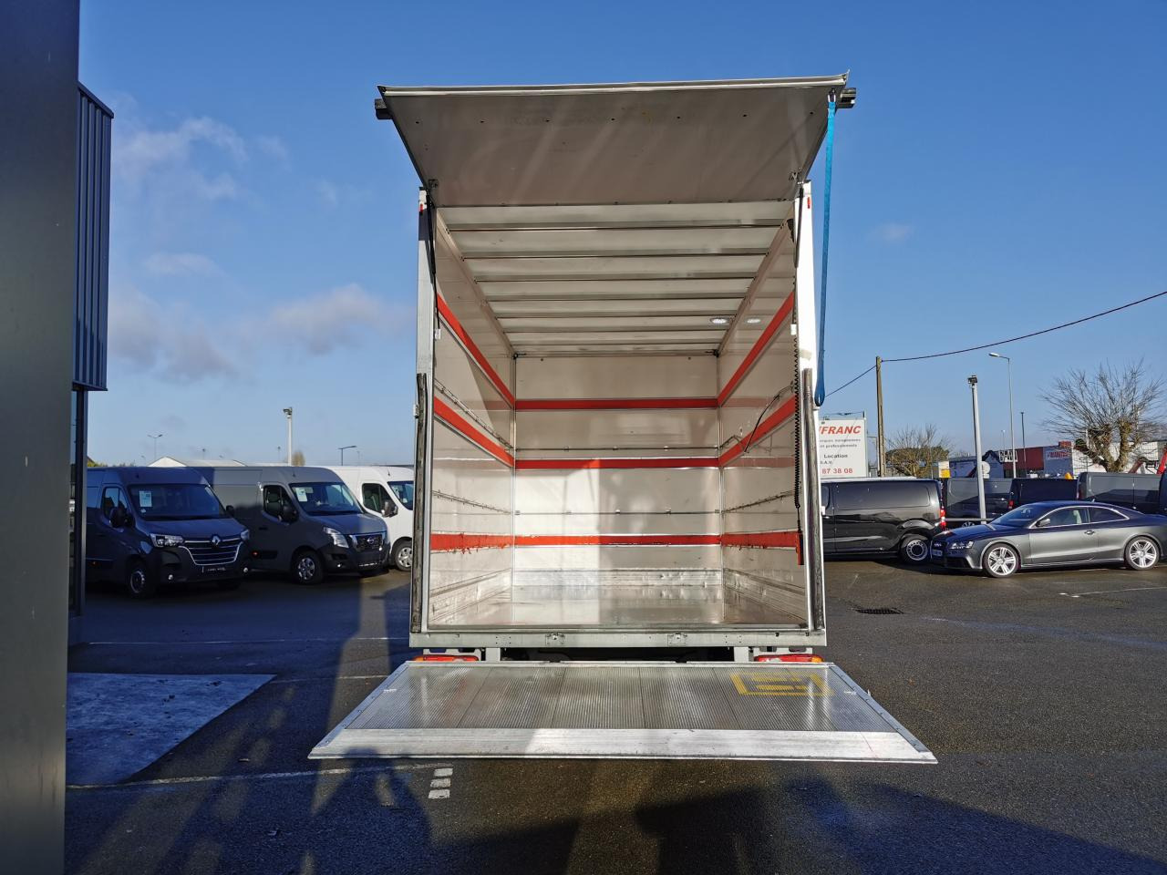 FIAT DUCATO 3T5 CAISSE + HAYON 2.3 MJT 140CH PRO LOUNGE - Dodávka skriňová nadstavba: obrázok 3 FIAT DUCATO 3T5 CAISSE + HAYON 2.3 MJT 140CH PRO LOUNGE - Dodávka skriňová nadstavba: obrázok 3