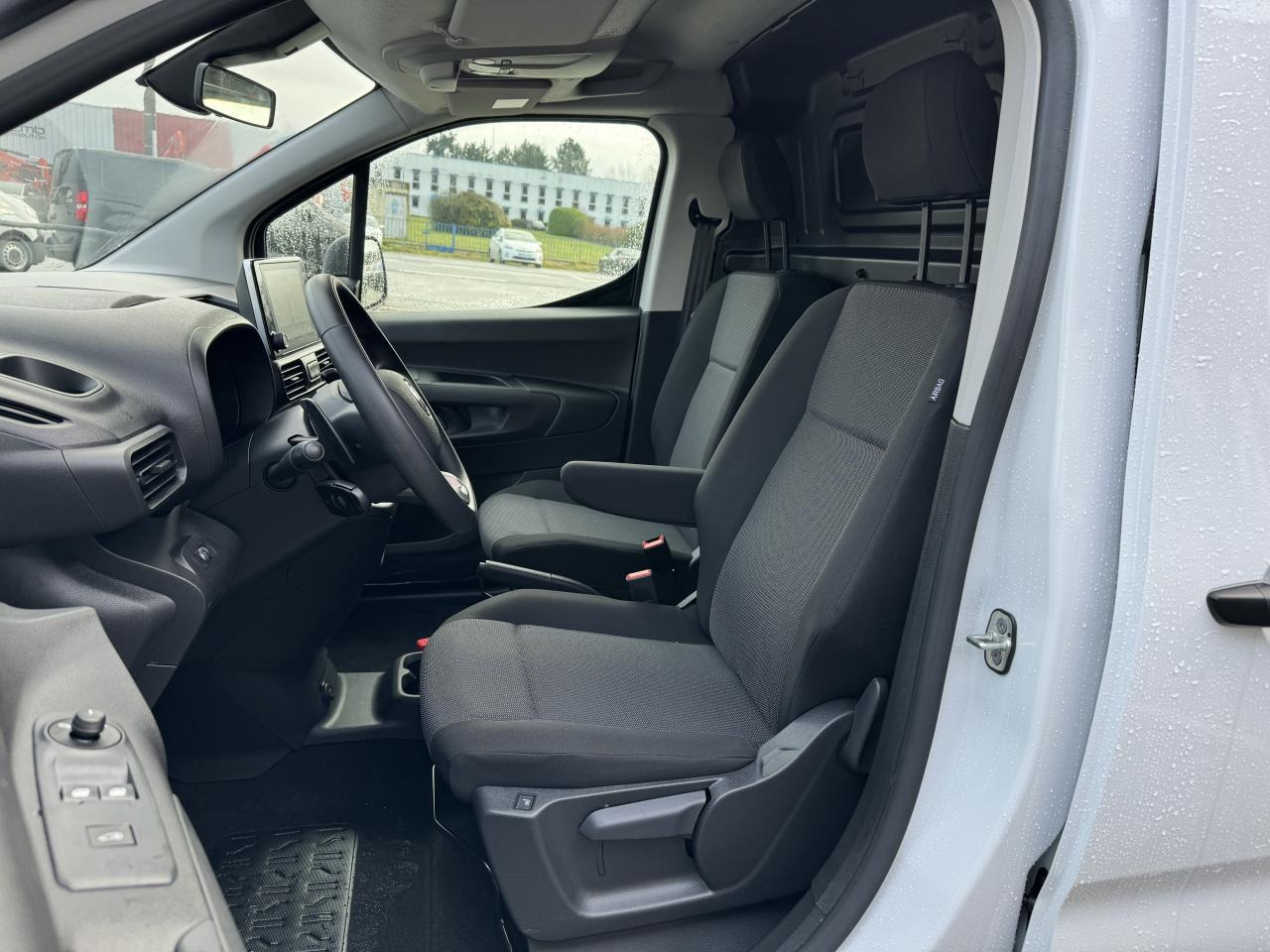FIAT Doblo XL 950KG 1.5 BlueHDi S&S - 130 - BV EAT8 III FOURGON Fourgon XL PHASE 2 - Furgon: obrázok 5 FIAT Doblo XL 950KG 1.5 BlueHDi S&S - 130 - BV EAT8 III FOURGON Fourgon XL PHASE 2 - Furgon: obrázok 5
