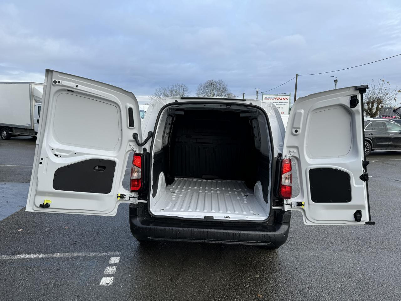 FIAT Doblo XL 950KG 1.5 BlueHDi S&S - 130 - BV EAT8 III FOURGON Fourgon XL PHASE 2 - Furgon: obrázok 5 FIAT Doblo XL 950KG 1.5 BlueHDi S&S - 130 - BV EAT8 III FOURGON Fourgon XL PHASE 2 - Furgon: obrázok 5