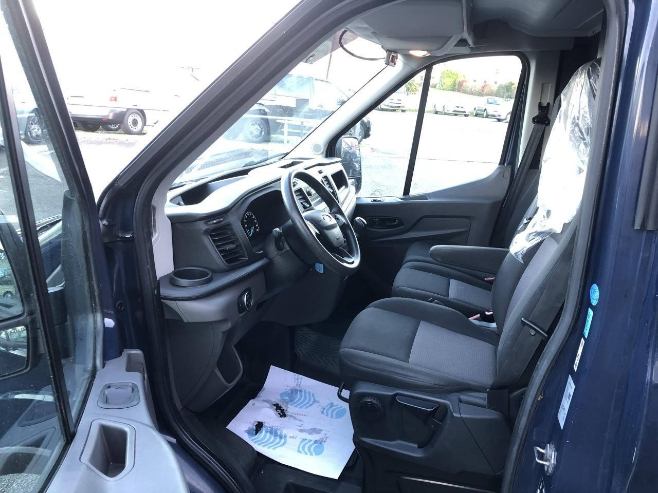 FORD Transit 350 L3H2 2.0 EcoBlue 130ch Frigorifique Ambiente - Furgon: obrázok 4 FORD Transit 350 L3H2 2.0 EcoBlue 130ch Frigorifique Ambiente - Furgon: obrázok 4