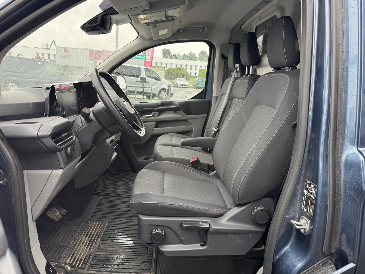 FORD Transit Custom 2.0 EcoBlue 170 ch BVA Fourgon 320 L1H1 Limited - Furgon: obrázok 4 FORD Transit Custom 2.0 EcoBlue 170 ch BVA Fourgon 320 L1H1 Limited - Furgon: obrázok 4
