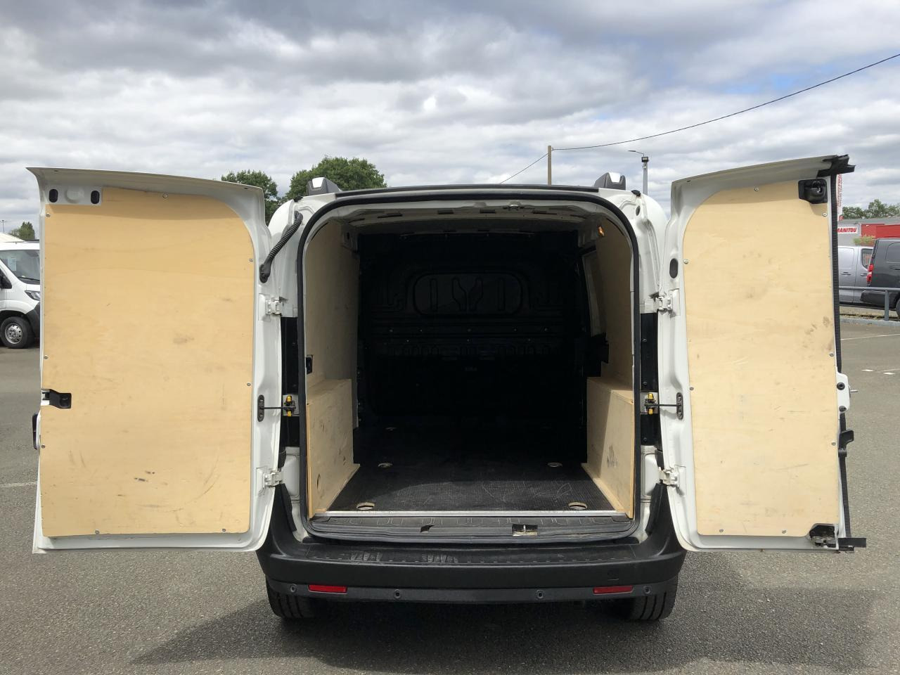Fiat Doblo Cargo MAXI 1.6 MULTIJET 105CH 1005KG BUSINESS - Furgon: obrázok 2 Fiat Doblo Cargo MAXI 1.6 MULTIJET 105CH 1005KG BUSINESS - Furgon: obrázok 2