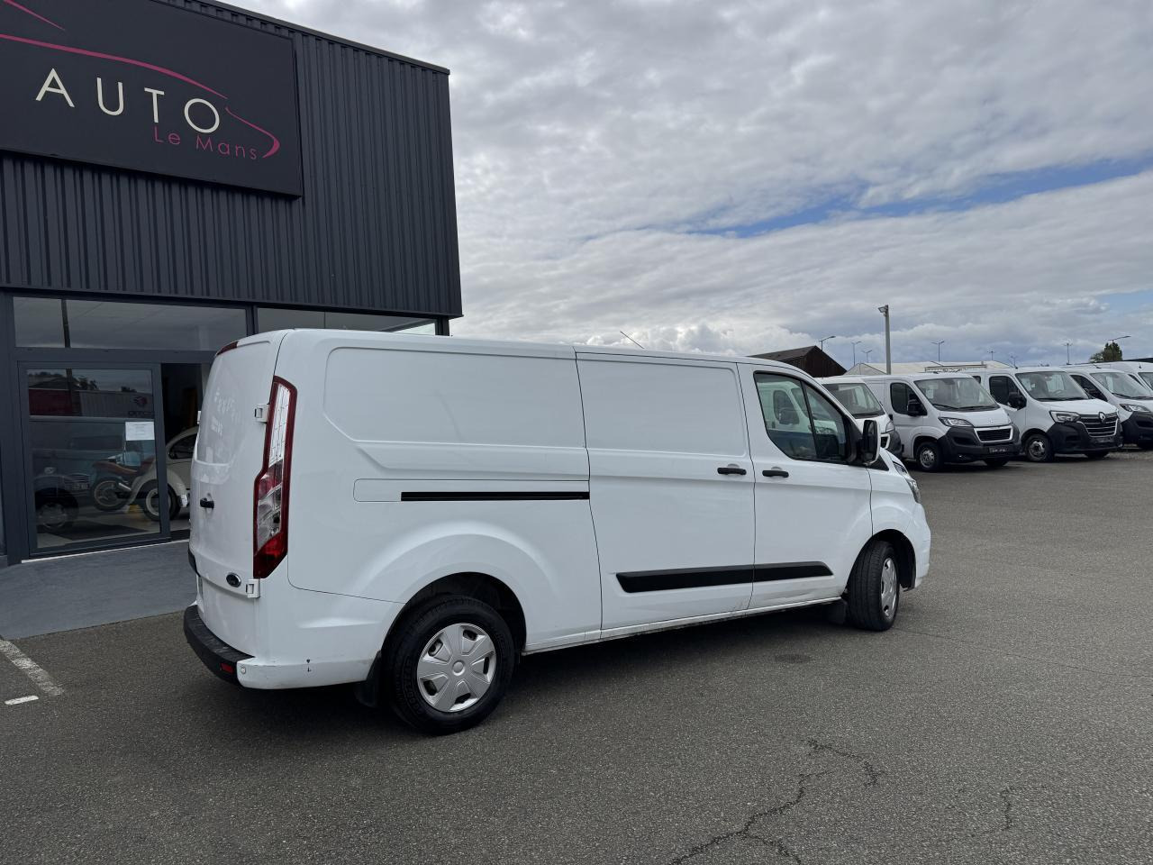 Ford Transit Custom 300 L2H1 2.0 ECOBLUE 130 HYBRID TREND BUSINESS - Furgon: obrázok 5 Ford Transit Custom 300 L2H1 2.0 ECOBLUE 130 HYBRID TREND BUSINESS - Furgon: obrázok 5