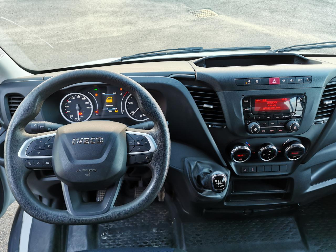 IVECO Daily 35 C 14H D/P S&S (Quad-Tor) CHASSIS DOUBLE CABINE 2014 35C/35S CHASSIS CABINE DOUBLE Chas - Dodávka sklápač, Dodávkа s dvojitou kabínou: obrázok 4 IVECO Daily 35 C 14H D/P S&S (Quad-Tor) CHASSIS DOUBLE CABINE 2014 35C/35S CHASSIS CABINE DOUBLE Chas - Dodávka sklápač, Dodávkа s dvojitou kabínou: obrázok 4