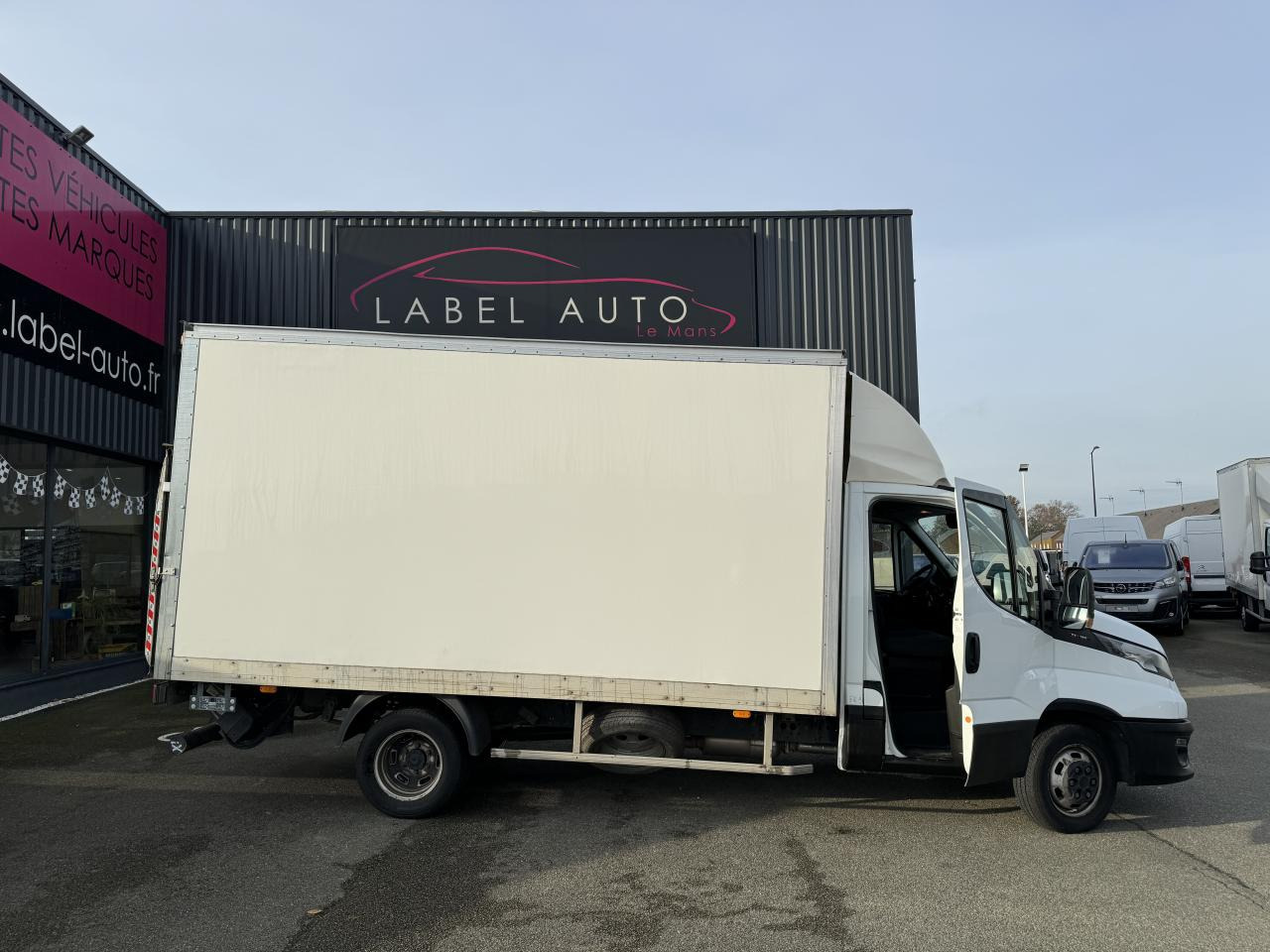 IVECO Daily 35 C 16H3.0 - BV Hi-Matic (Quad-Tor)  CHASSIS CABINE 2014 35C/35S Chassis cabine 35 C Epmt.4.1 - Dodávka skriňová nadstavba: obrázok 1 IVECO Daily 35 C 16H3.0 - BV Hi-Matic (Quad-Tor)  CHASSIS CABINE 2014 35C/35S Chassis cabine 35 C Epmt.4.1 - Dodávka skriňová nadstavba: obrázok 1