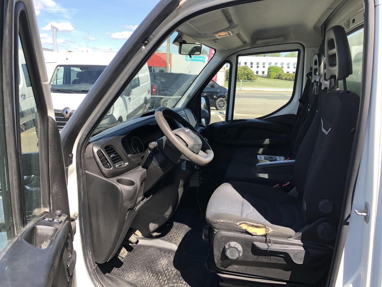 IVECO Daily 35C14 3T5 BENNE + COFFRE RJ 2.3L 140CH - Dodávka sklápač: obrázok 5 IVECO Daily 35C14 3T5 BENNE + COFFRE RJ 2.3L 140CH - Dodávka sklápač: obrázok 5