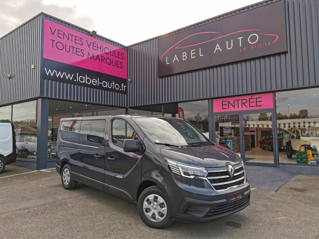 RENAULT Trafic L2 2.0 Energy dCi - 150 - S&S - BVA - 25 III COMBI Combi Grand Evolution L2H1 PHASE 3 - Iné stroje: obrázok 1 RENAULT Trafic L2 2.0 Energy dCi - 150 - S&S - BVA - 25 III COMBI Combi Grand Evolution L2H1 PHASE 3 - Iné stroje: obrázok 1