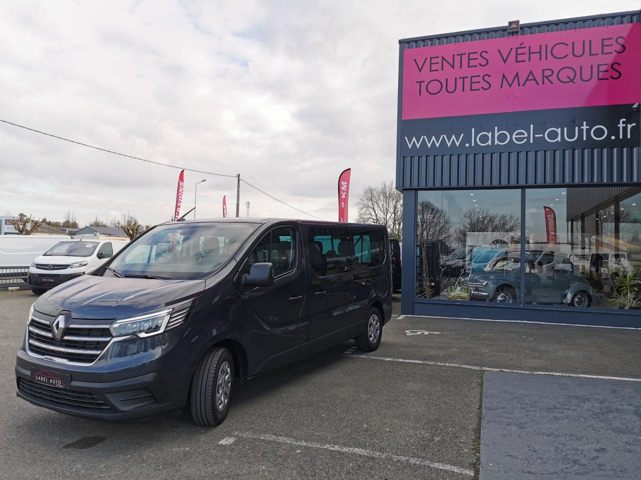 RENAULT Trafic L2 2.0 Energy dCi - 150 - S&S - BVA - 25 III COMBI Combi Grand Evolution L2H1 PHASE 3 - Iné stroje: obrázok 5 RENAULT Trafic L2 2.0 Energy dCi - 150 - S&S - BVA - 25 III COMBI Combi Grand Evolution L2H1 PHASE 3 - Iné stroje: obrázok 5