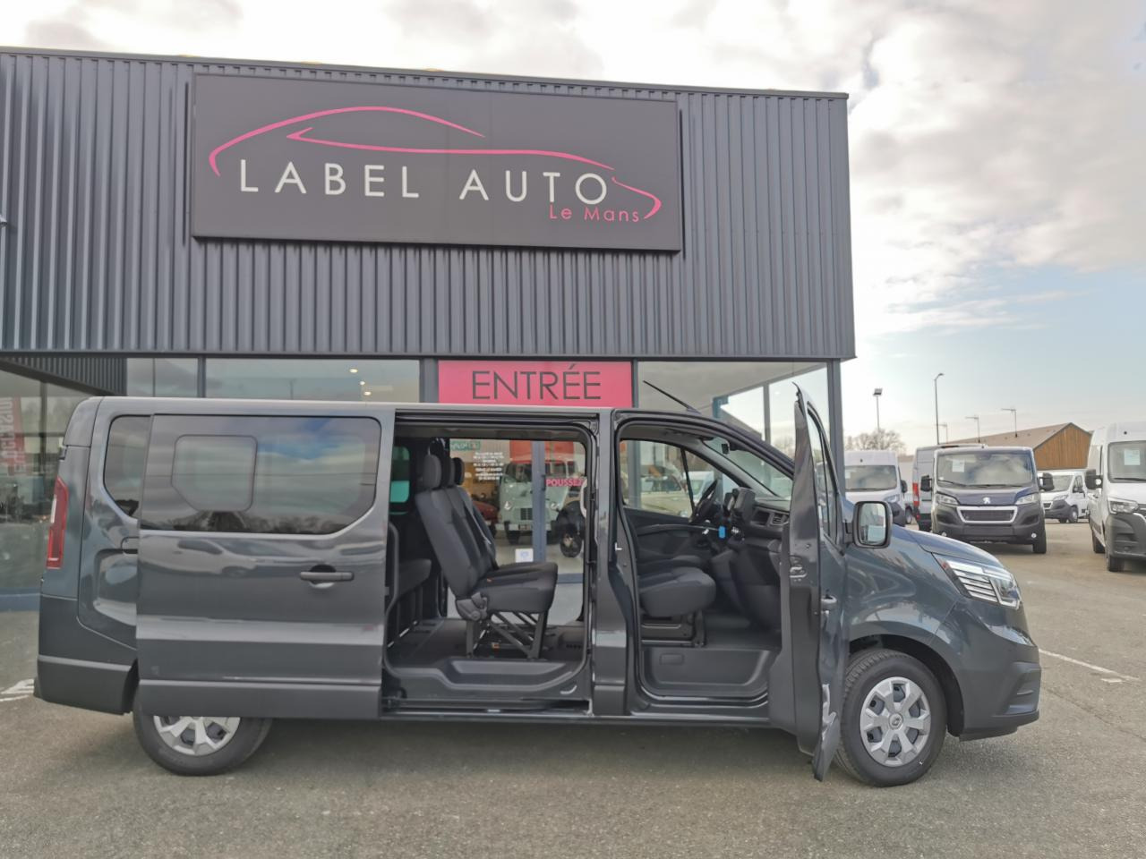 RENAULT Trafic L2 2.0 Energy dCi - 150 - S&S - BVA - 25 III COMBI Combi Grand Evolution L2H1 PHASE 3 - Iné stroje: obrázok 3 RENAULT Trafic L2 2.0 Energy dCi - 150 - S&S - BVA - 25 III COMBI Combi Grand Evolution L2H1 PHASE 3 - Iné stroje: obrázok 3