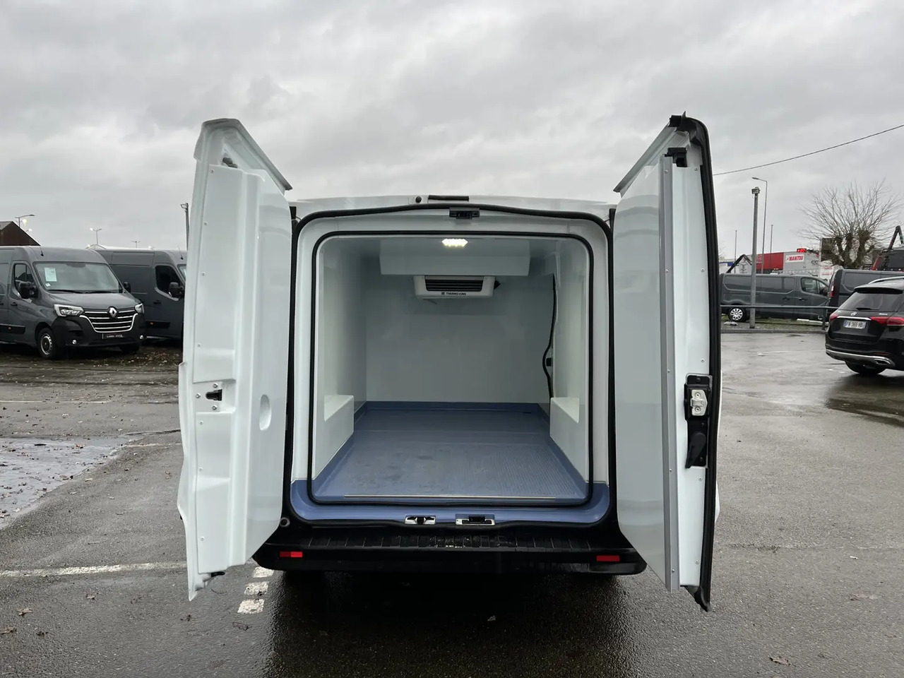 Renault Trafic L1H1 1200 2.0 DCI 120CH CONFORT FRIGORIFIQUE - Iné stroje: obrázok 1 Renault Trafic L1H1 1200 2.0 DCI 120CH CONFORT FRIGORIFIQUE - Iné stroje: obrázok 1