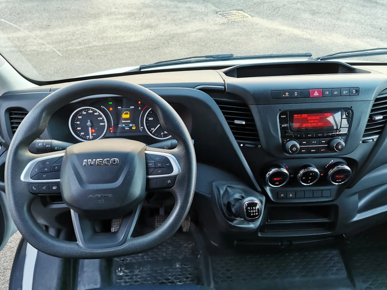 Iveco Daily 35C14 EMPATTEMENT 3750 - Dodávka sklápač: obrázok 4 Iveco Daily 35C14 EMPATTEMENT 3750 - Dodávka sklápač: obrázok 4