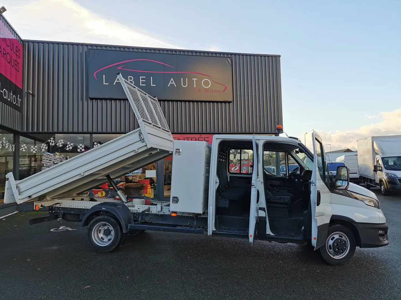 Iveco Daily 35C14H EMPATTEMENT 3750 - Dodávka sklápač, Dodávkа s dvojitou kabínou: obrázok 1 Iveco Daily 35C14H EMPATTEMENT 3750 - Dodávka sklápač, Dodávkа s dvojitou kabínou: obrázok 1
